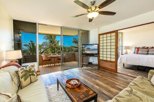 Apartamento, 2 habitaciones | Zona de estar | Una Smart TV