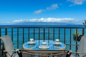 Outdoor dining - Valley Isle 708 2 Bedroom Condo (Lahaina)