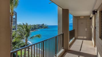 Condo, 2 Bedrooms | Property grounds