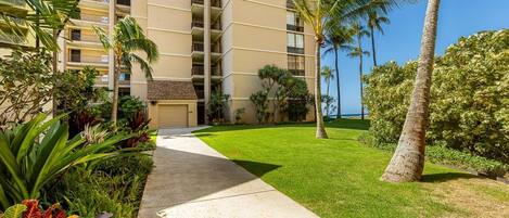 Condo, 2 Bedrooms | Property grounds