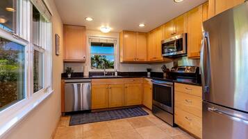 House, 4 Bedrooms | Private kitchen | Dishwasher, cookware/dishes/utensils