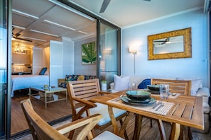 Studio | Dining - Maui Kai 607 Condo (Lahaina)