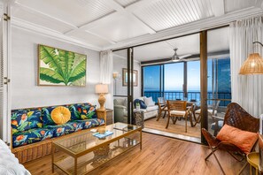 Studio | Oleskelualue | Älytelevisio