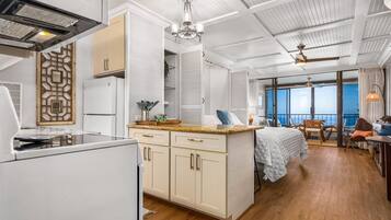 Studio | Iron/ironing board, WiFi (free)