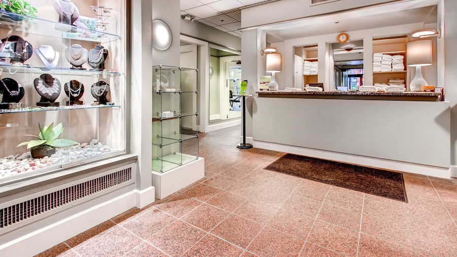 Woods Resort and Spa by RedAwning