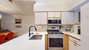 Appart'hôtel, 2 chambres | Cuisine privée | Réfrigérateur, four, cafetière/bouilloire