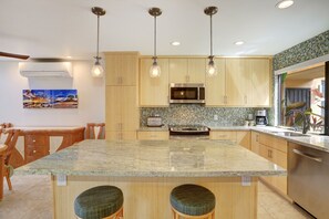 Condo, 1 Bedroom | Private kitchen