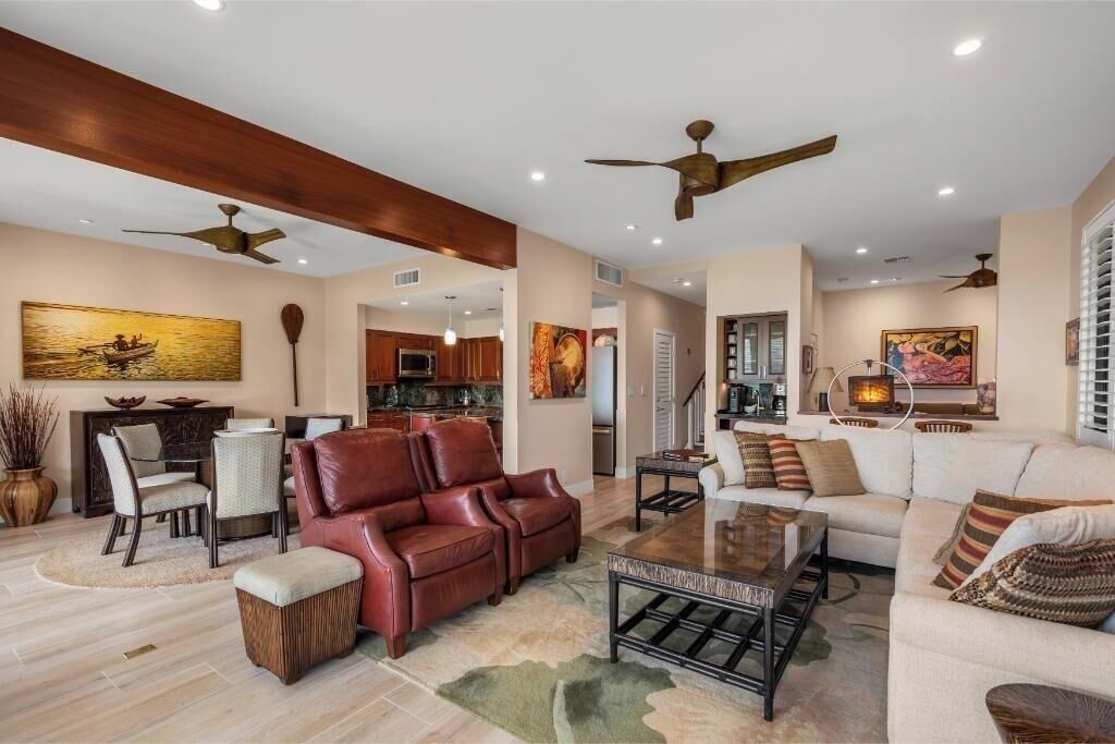 Condo, 2 Bedrooms | Living area