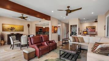 Condo, 2 Bedrooms | Living area