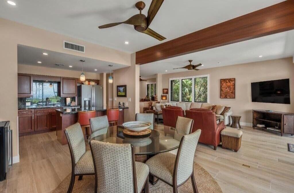 Condo, 2 Bedrooms | Dining
