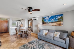 Condo, 2 Bedrooms | Living area