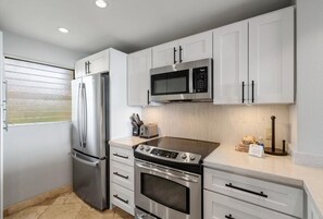 Condo, 2 Bedrooms | Private kitchen