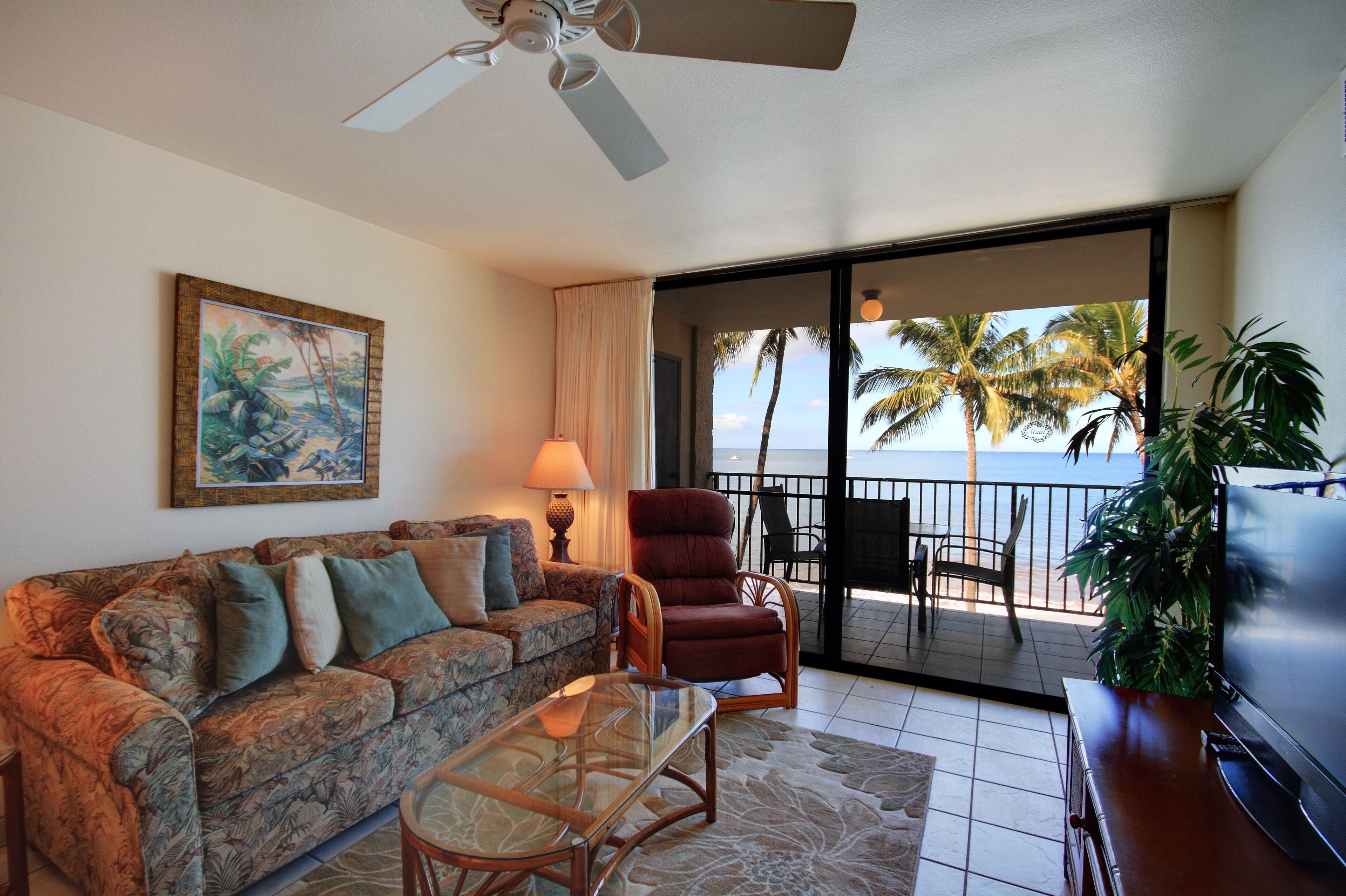 Condo, 2 Bedrooms | Living area