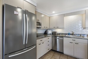 Private kitchen - Kihei Beach, #306 1 Bedroom Condo by RedAwning (Kihei)