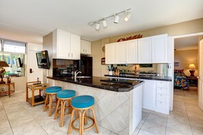 Condo, 2 Bedrooms | Private kitchen | Coffee/tea maker, fridge, oven - Kamaole Nalu, #102 2 Bedroom Condo by RedAwning (Kihei)