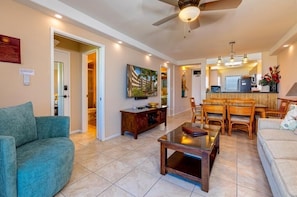 Condo, 2 Bedrooms | Living area