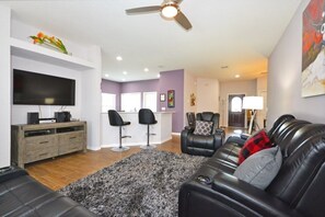 Interior - Happy Daze 4 Bedroom Home by RedAwning (Clermont)