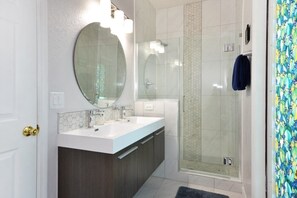 House, 4 Bedrooms | Bathroom | Towels