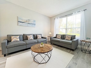 Casa, 6 habitaciones | Área de sala de estar