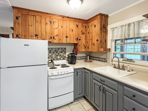 Family Tides - Y850 Beautiful Home Only A 10 Minute Walk To Short Sands Beach! 2 Bedroom Home by Redawning