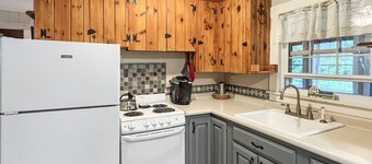 Family Tides - Y850 Beautiful Home Only A 10 Minute Walk To Short Sands Beach! 2 Bedroom Home by Redawning