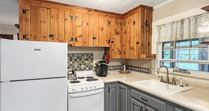 Family Tides - Y850 Beautiful Home Only A 10 Minute Walk To Short Sands Beach! 2 Bedroom Home by Redawning