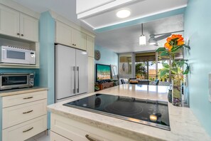 Private kitchen - Kamaole Beach Royale 206 1 Bedroom Condo (Kihei)