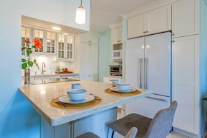 Condo, 1 Bedroom | Private kitchen | Coffee/tea maker, fridge, oven, toaster - Kamaole Beach Royale 206 1 Bedroom Condo (Kihei)