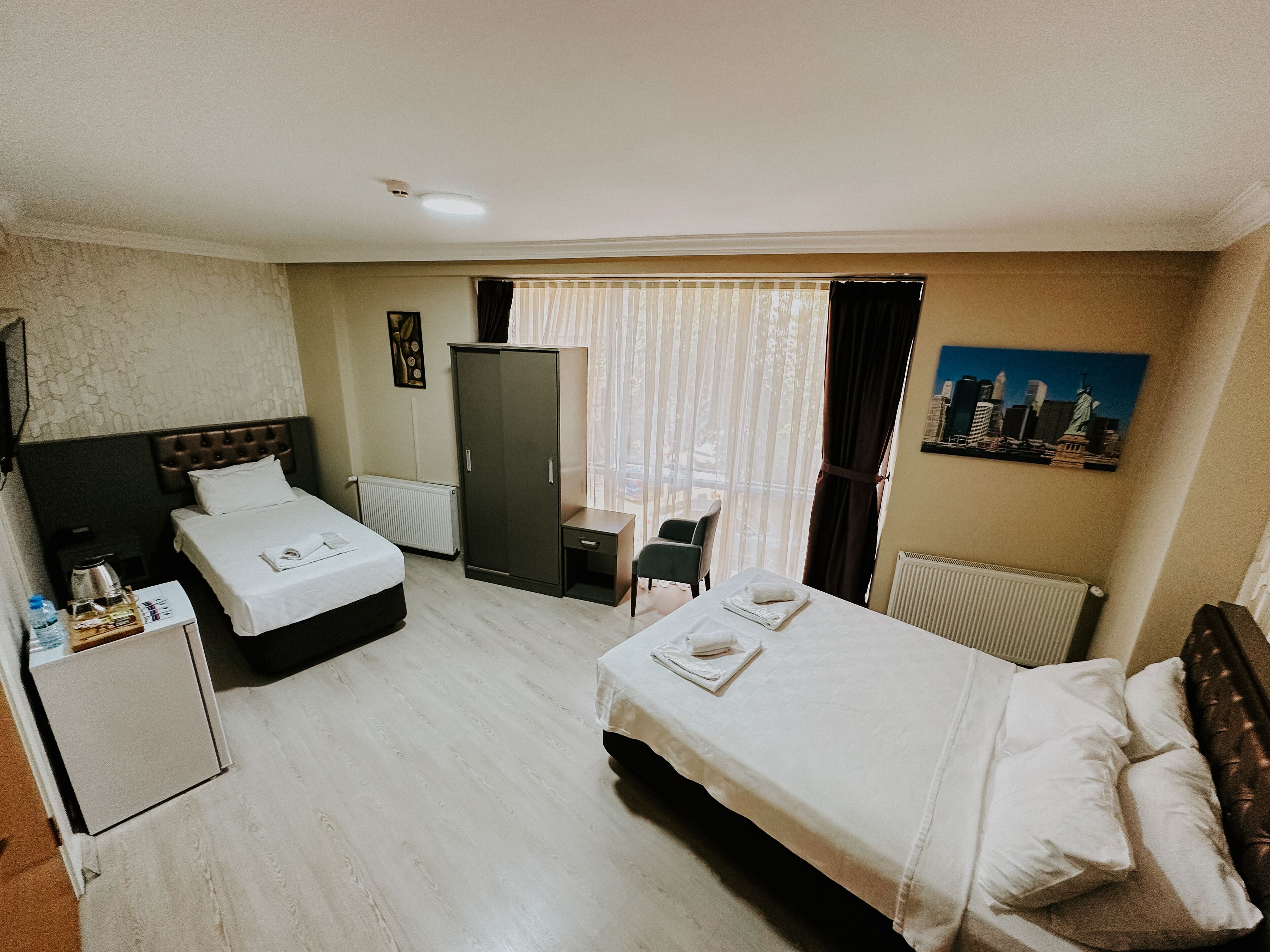 Junior Room | Minibar, desk, blackout drapes, soundproofing