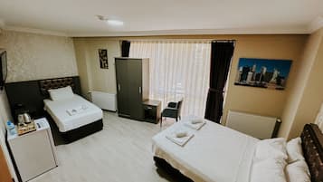 Junior Room | Minibar, desk, blackout drapes, soundproofing