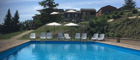 Piscina externa sazonal