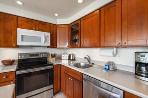 Condo, 1 Bedroom | Private kitchen