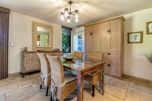 Dining - Wailea Ekahi, #33b 1 Bedroom Condo by RedAwning (Kihei)