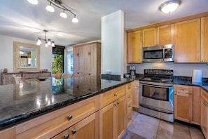 Private kitchen - Wailea Ekahi, #33b 1 Bedroom Condo by RedAwning (Kihei)