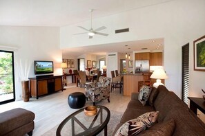 Condo, 2 Bedrooms | Living area