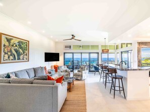 Condo, 2 Bedrooms | Living area