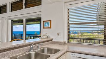 Condo, 1 Bedroom | Private kitchen