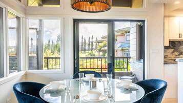 Condo, 2 Bedrooms | Dining