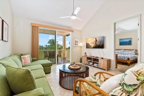 Condo, 3 Bedrooms | Living area