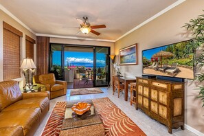 Condo, 1 Bedroom | Living area