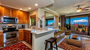 Condo, 1 Bedroom | Private kitchen