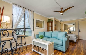 Living area - Kihei Akahi by Coldwell Banker Island Vacations (Kihei)