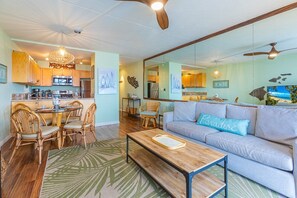 Condo, 1 Bedroom | Ruang tamu