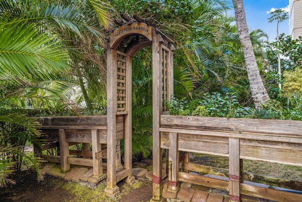 Condo, 2 Bedrooms | Property grounds