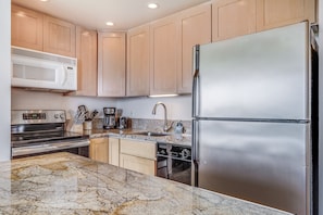 Condo, 1 chambre | Cuisine privée | Cafetière-théière, réfrigérateur, un four, grille-pain