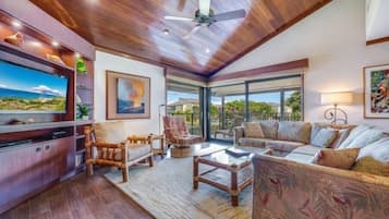 Condo, 2 habitaciones | Área de sala de estar