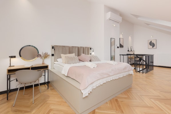 2 bedrooms, bed sheets