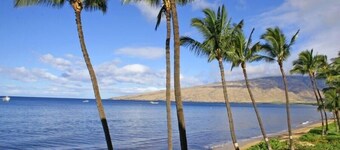 Kihei Beach, #404 1 Bedroom Condo by RedAwning