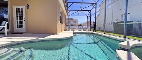 Talo, 4 makuuhuonetta | Uima-allas | Lämmitetty uima-allas