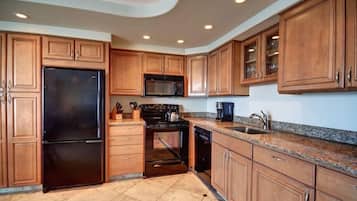 Condo, 1 Bedroom | Private kitchen | Coffee/tea maker, fridge, oven